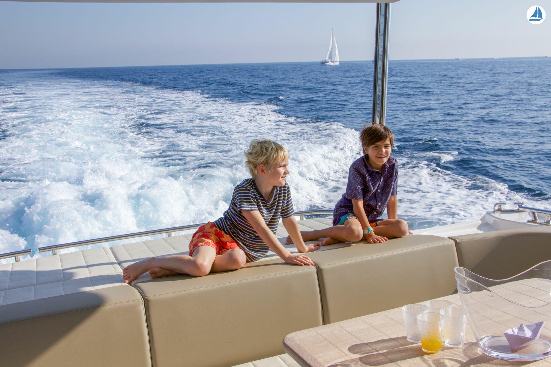 foto Absolute 52fly 12