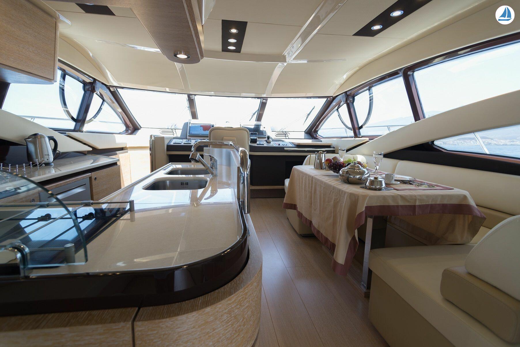 foto Azimut 60 16