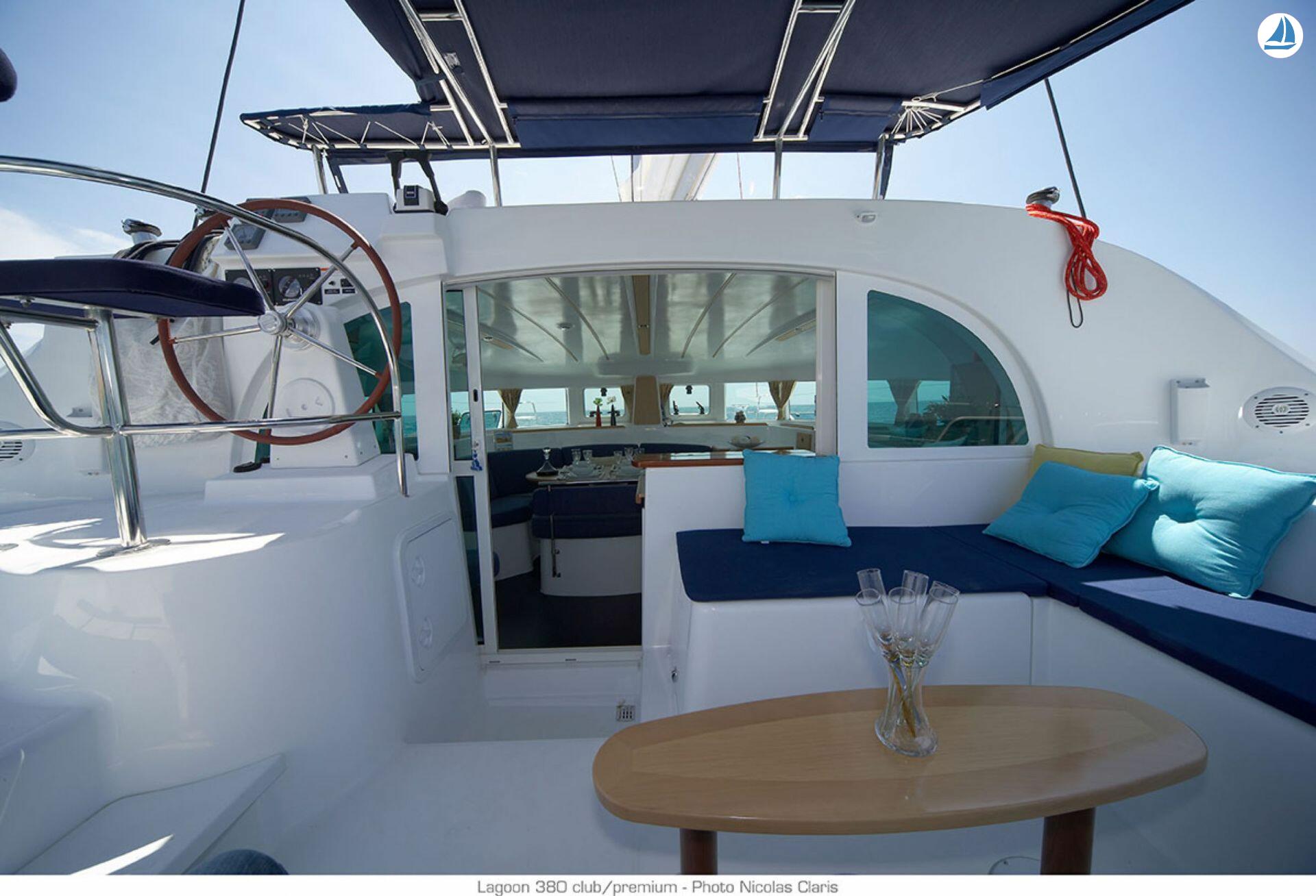 foto Lagoon 380 S2 2