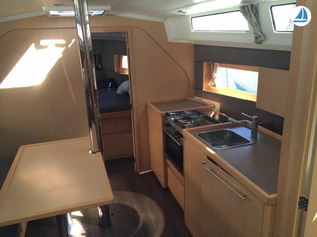 foto Beneteau Oceanis 38 9