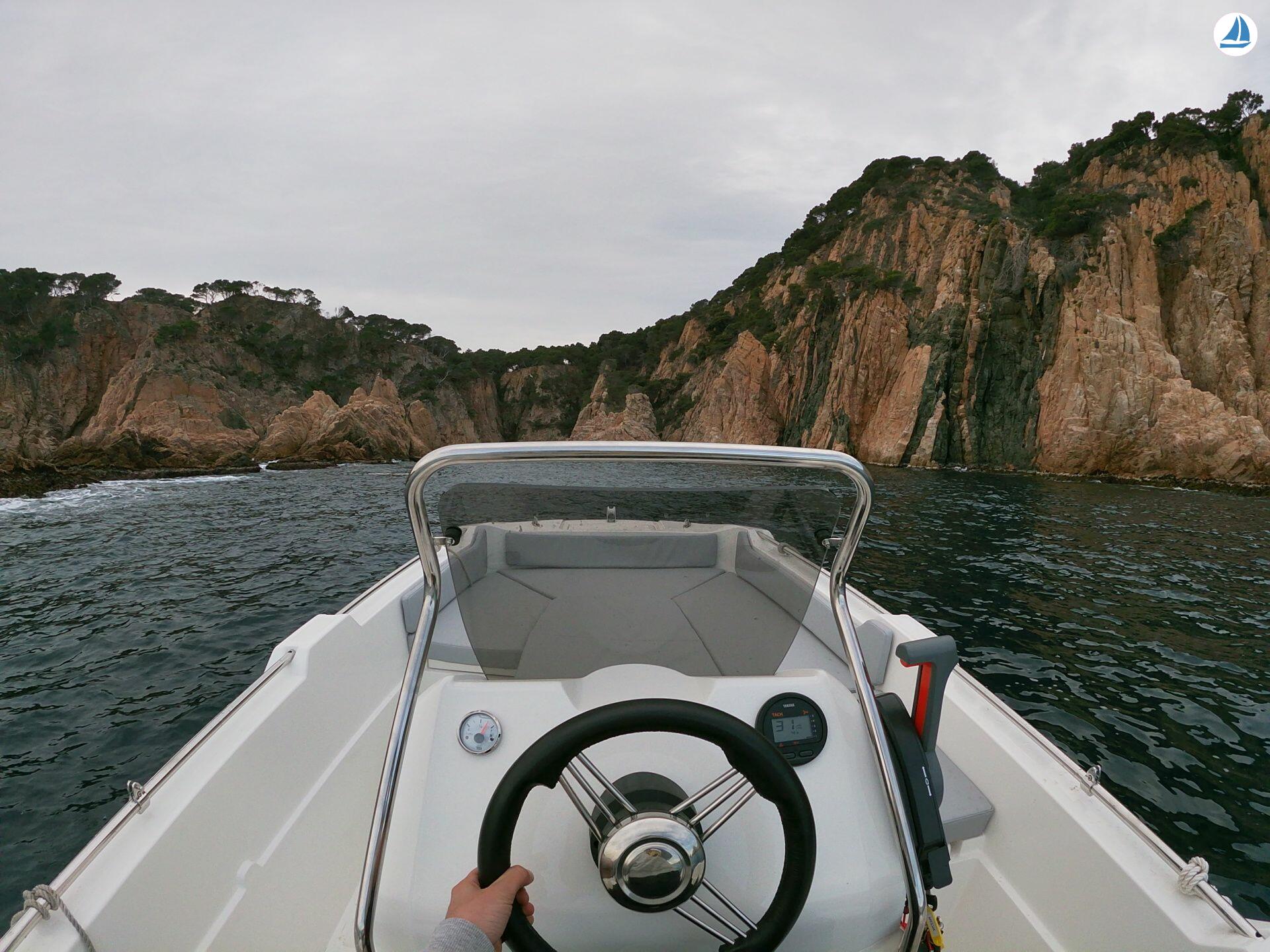 foto V2 Boats 5.0 Sport - Calella 2