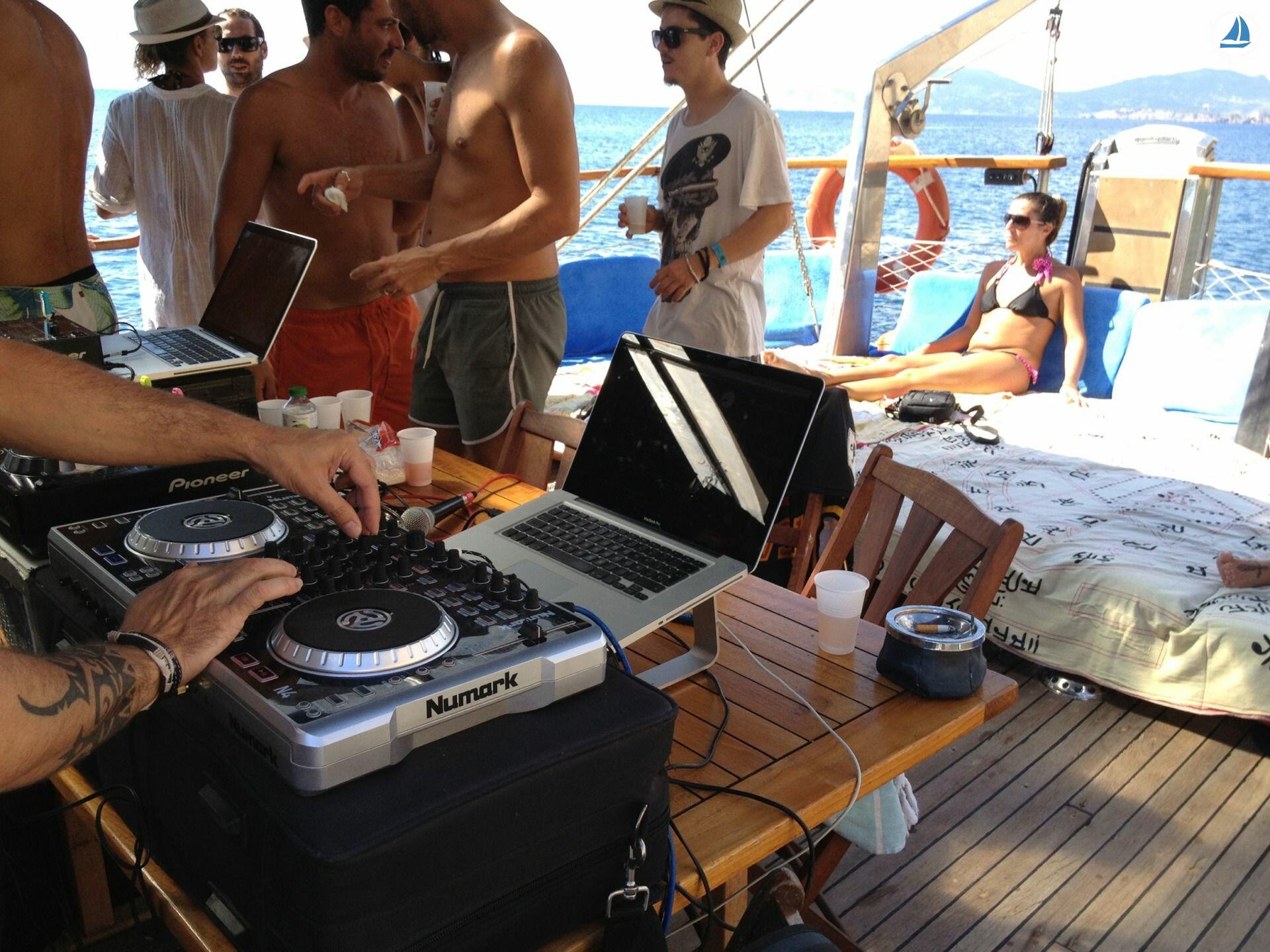 foto Super Goleta Mediterráneo 22